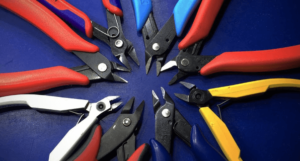 Flush cutters and side cutters